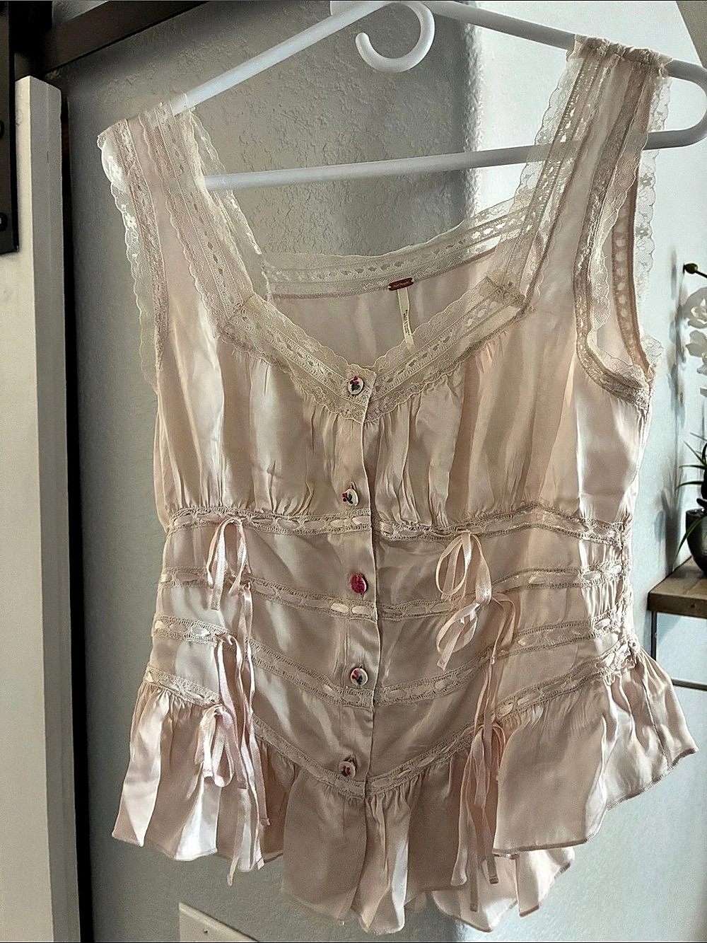 NWOT!! Free people Satin Lace Ruffle Camisole Size Medium Like New